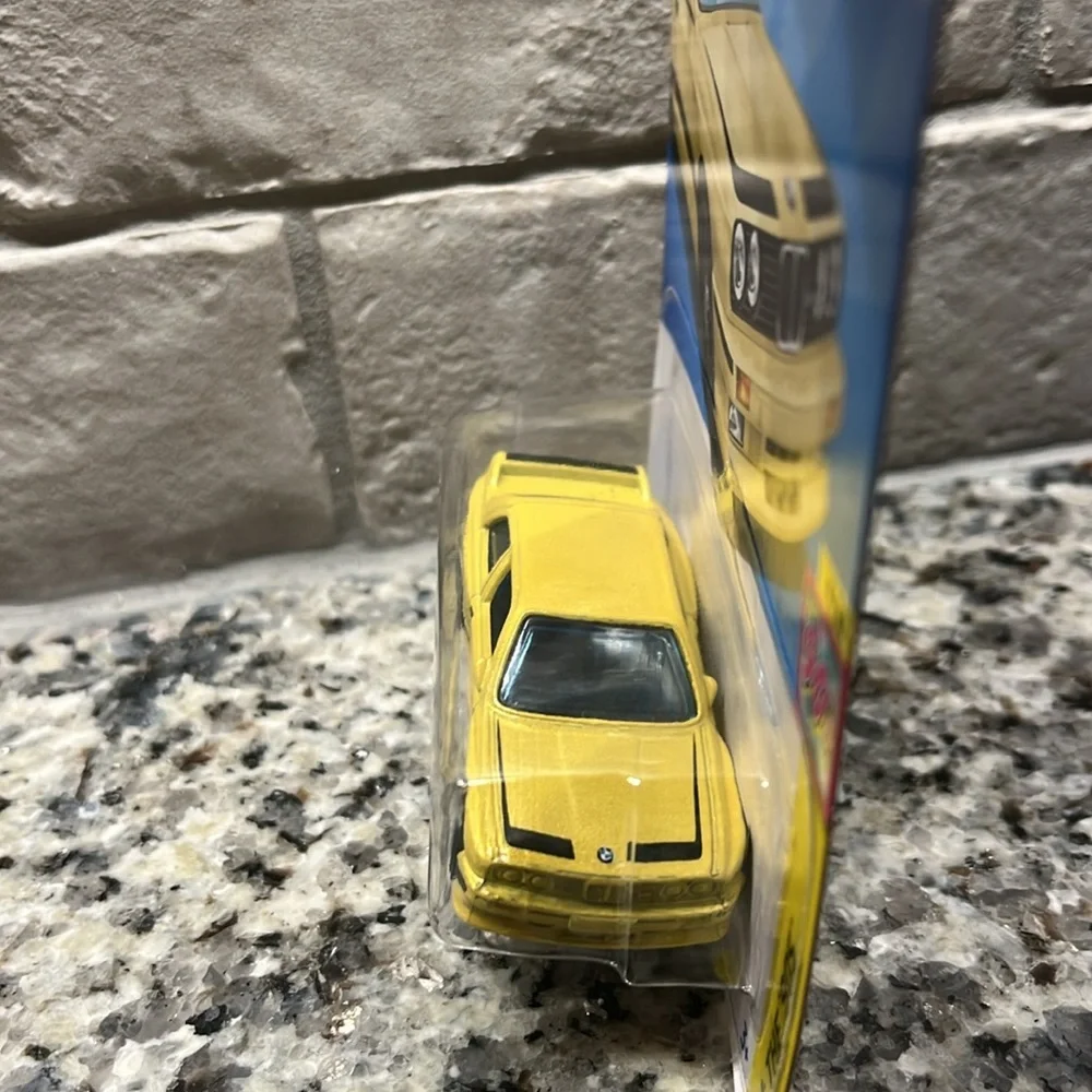 Hot Wheels 92 BMW M3 yellow toy die cast car 1/64 Mattel The 90s